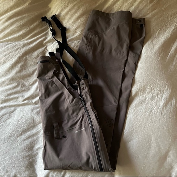 NWOT - rare - Foxy Bib shark Large - Flylow - light purple/grey - Picture 2 of 6